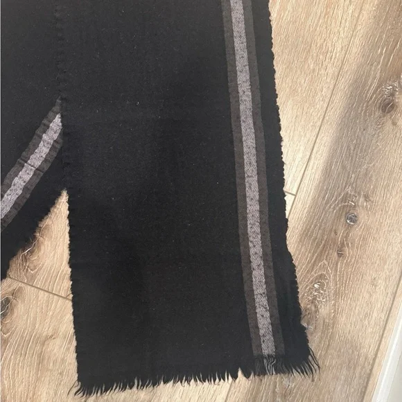 Gucci Black Scarf with Gray Stripe Detail - Picture 11 of 12